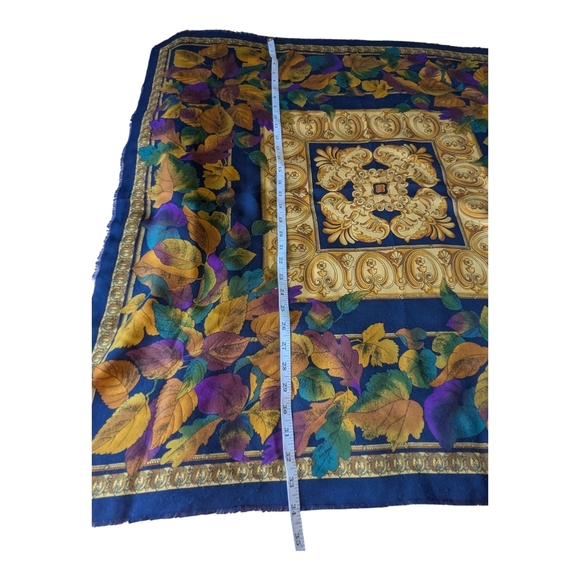 Vintage, Elegant, Floral Scarf. - Picture 3 of 5